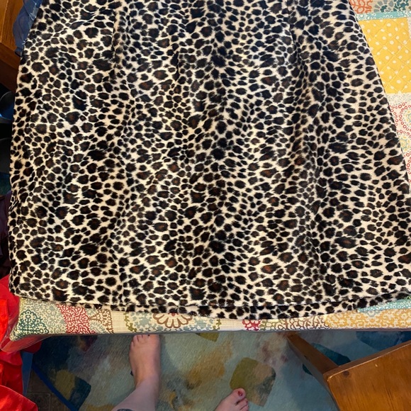 Faux fur leopard mini skirt size 7 - Picture 3 of 4